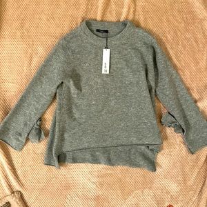 NWT Zara adorable sweater with bows on sleeve. So adorable! Size small.